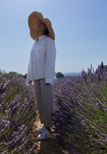 Lavender blossoms, at the heart of Agapara's latest photo shoot